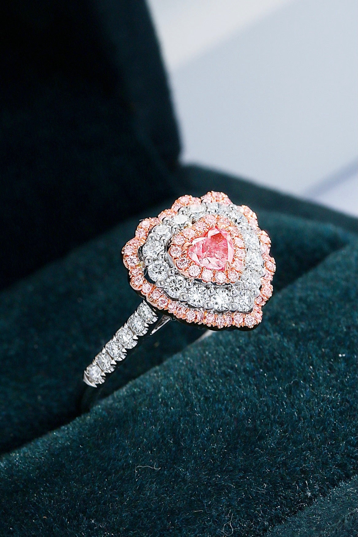 14k/18k white gold 0.92 ctw fancy natural pink diamond & diamond ring