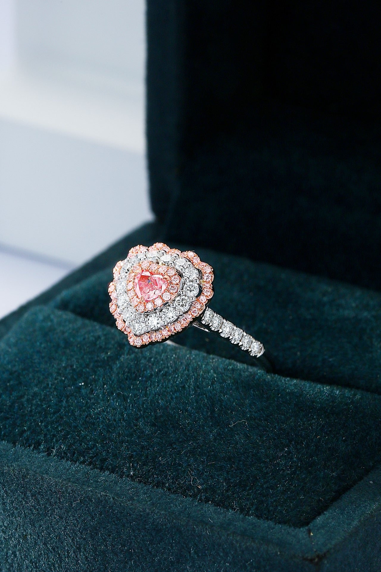 14k/18k white gold 0.92 ctw fancy natural pink diamond & diamond ring