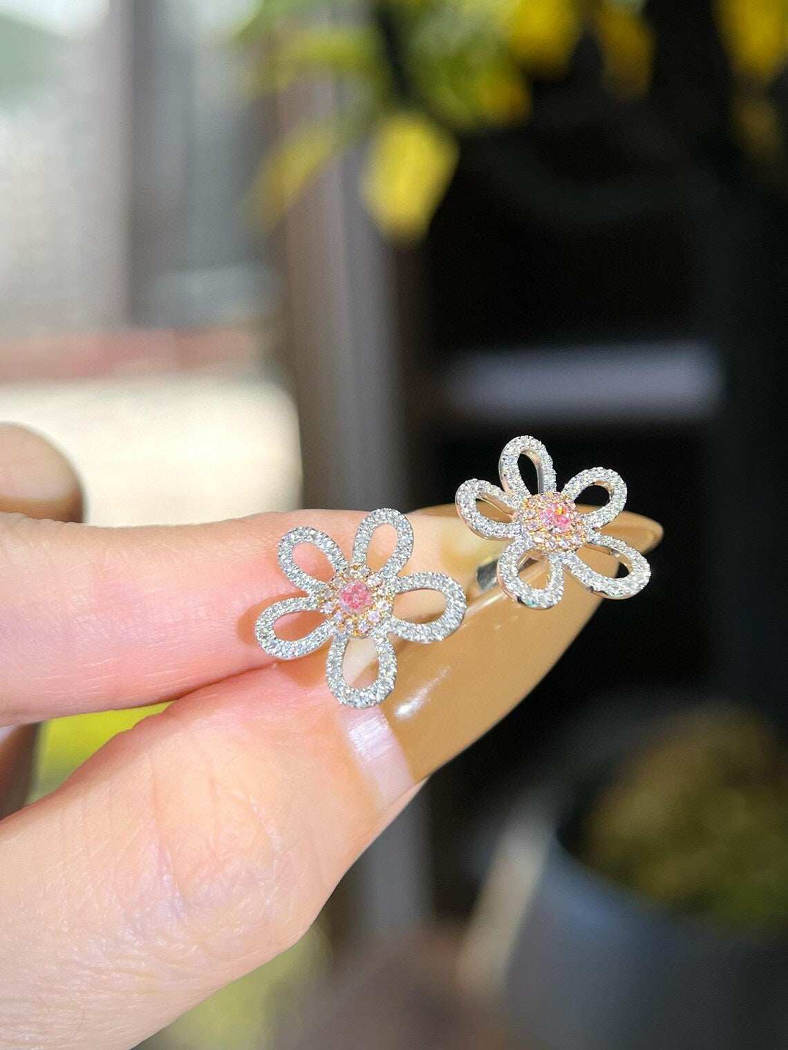 14k/18k white gold 0.50 ctw fancy natural pink diamond & diamond earrings