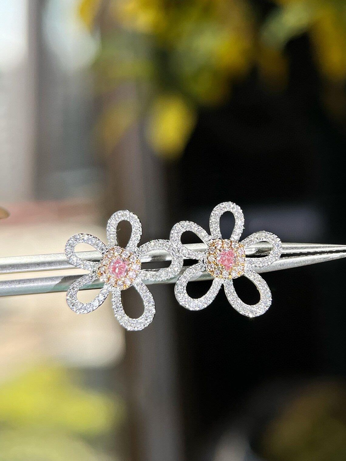 14k/18k white gold 0.50 ctw fancy natural pink diamond & diamond earrings
