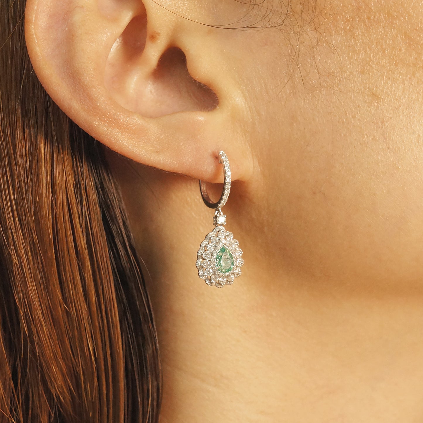 14k gold 2.26 ctw natural fancy green diamond & diamond earrings