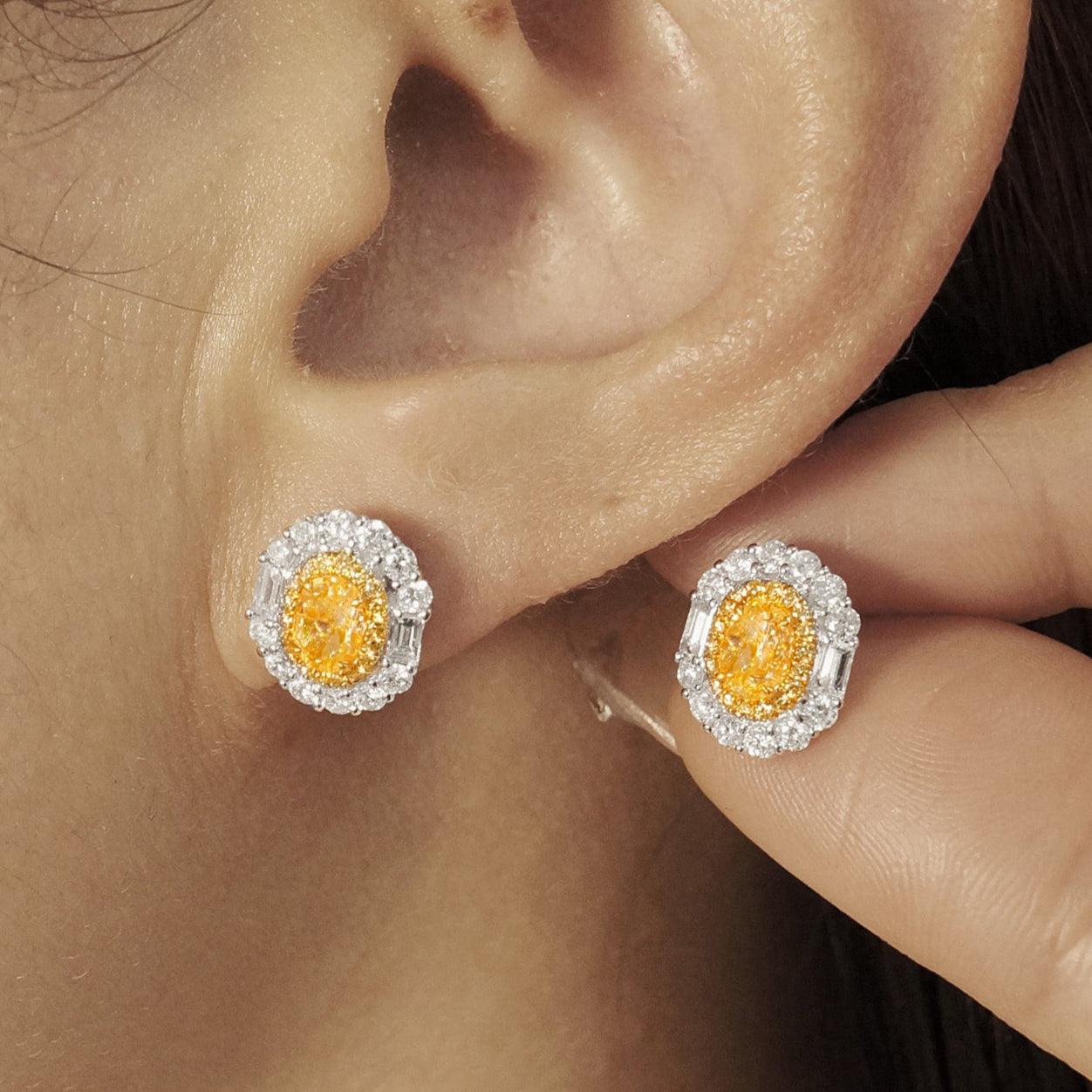 14k gold 2.04 ctw natural fany yellow diamond & diamond earrings