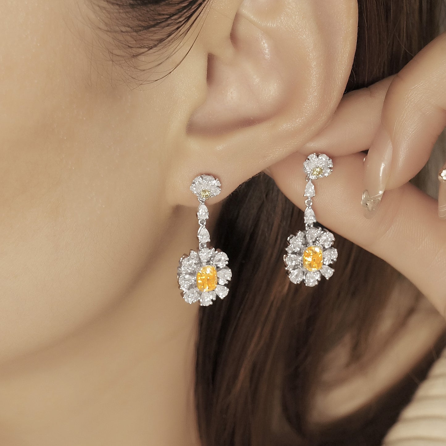 14k/18k white gold 4.58 ctw natural yellow diamond & diamond earrings