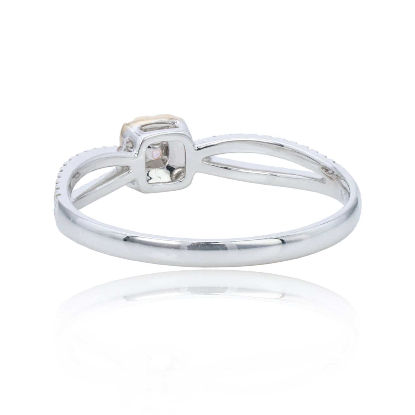 14/18k gold0.29 ctw fancy pink diamond & diamond ring