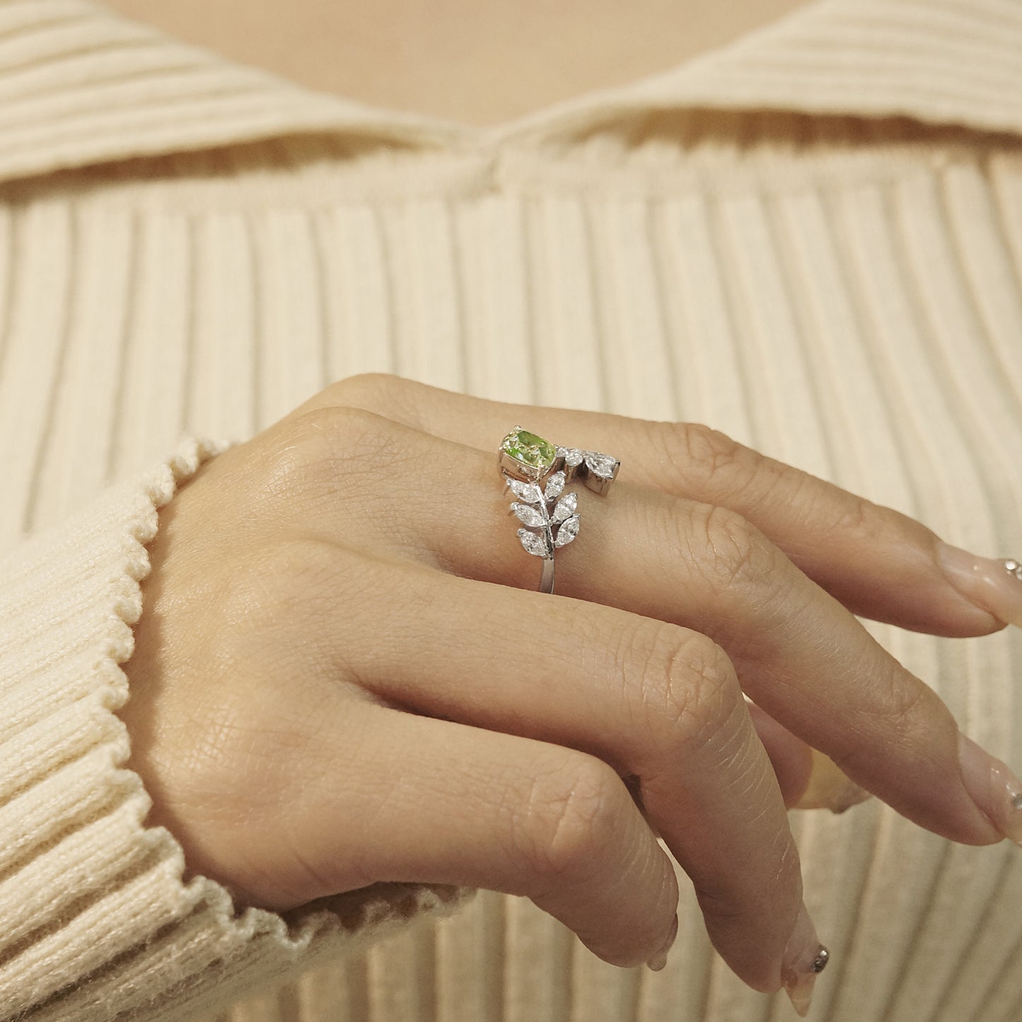 14k white gold 1.08 ctw natural green diamond & diamond ring