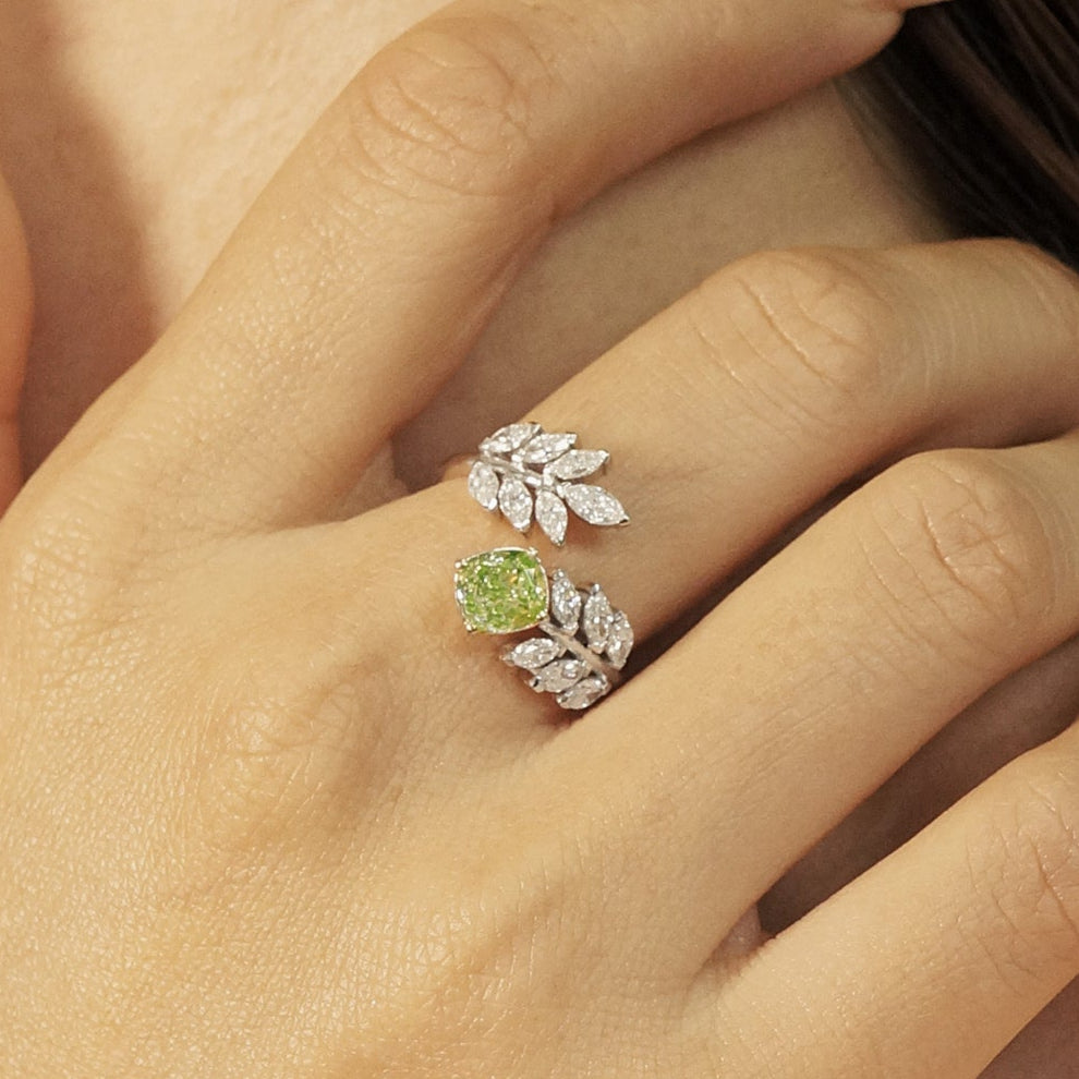 14k white gold 1.08 ctw natural green diamond & diamond ring