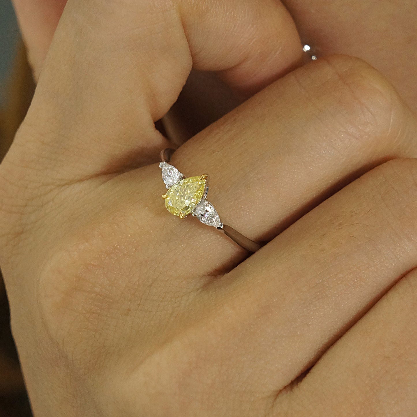 9k/14k/18k white gold 0.74 ctw lab grown fancy yellow diamond & diamond ring