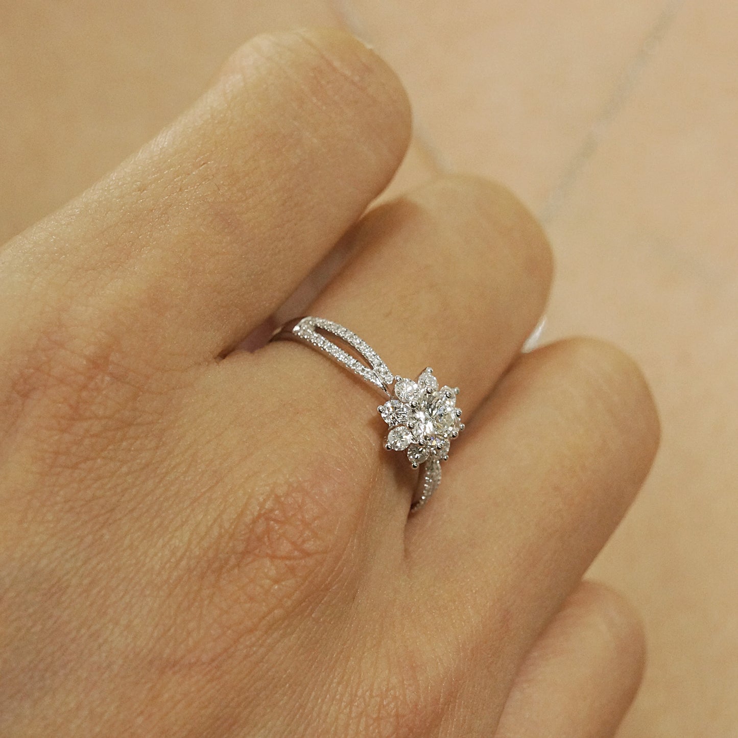 9k/14k/18k white gold 0.74 ctw lab grown h-vs dlamond ring