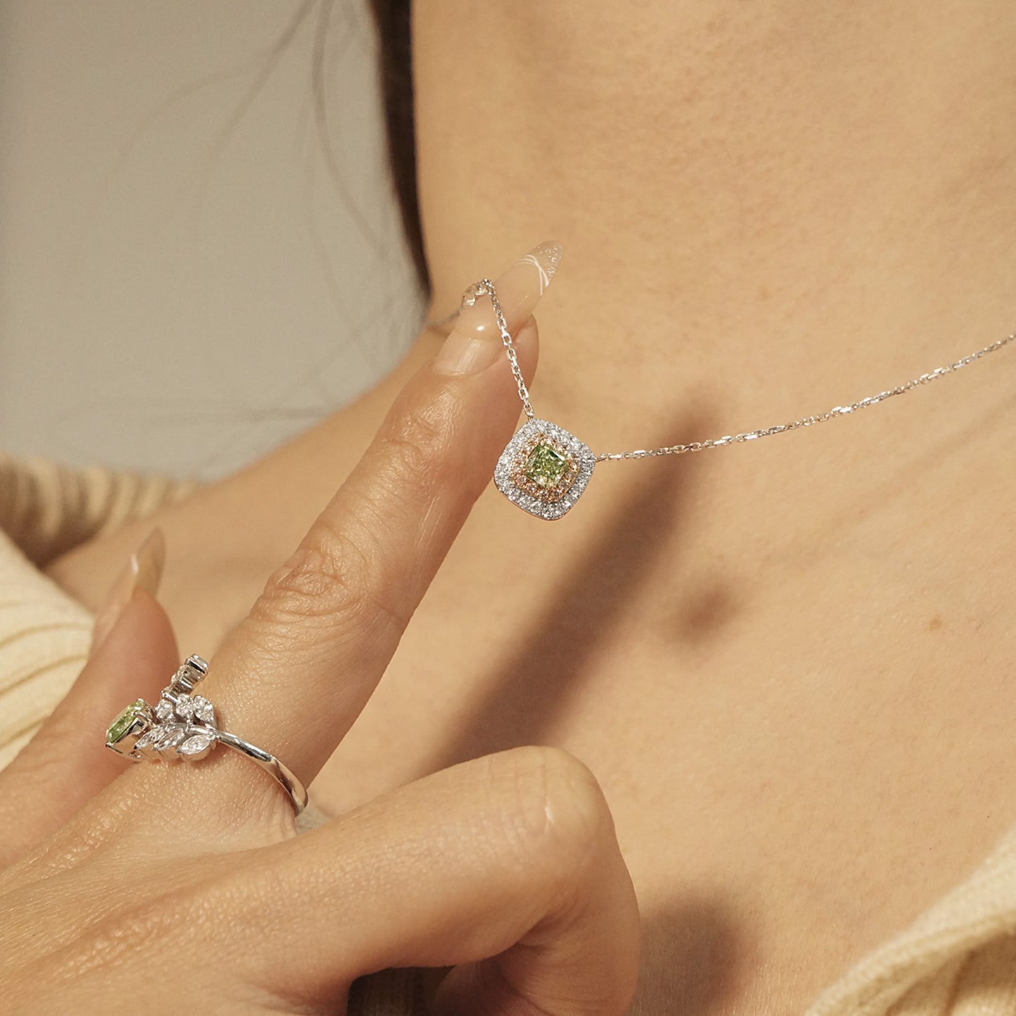 14k gold 0.82 ctw natural green diamond & diamond necklace