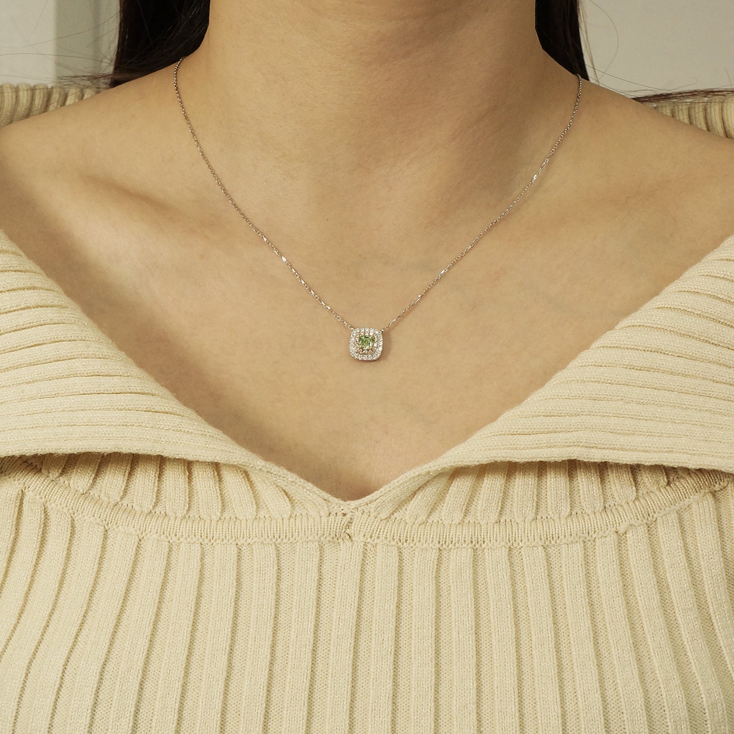14k gold 0.82 ctw natural green diamond & diamond necklace