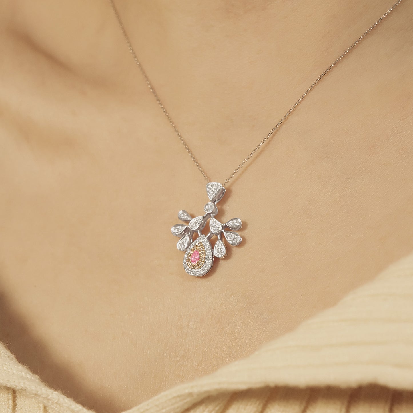 14k gold 0.70 ctw natural pink diamond & diamond necklace