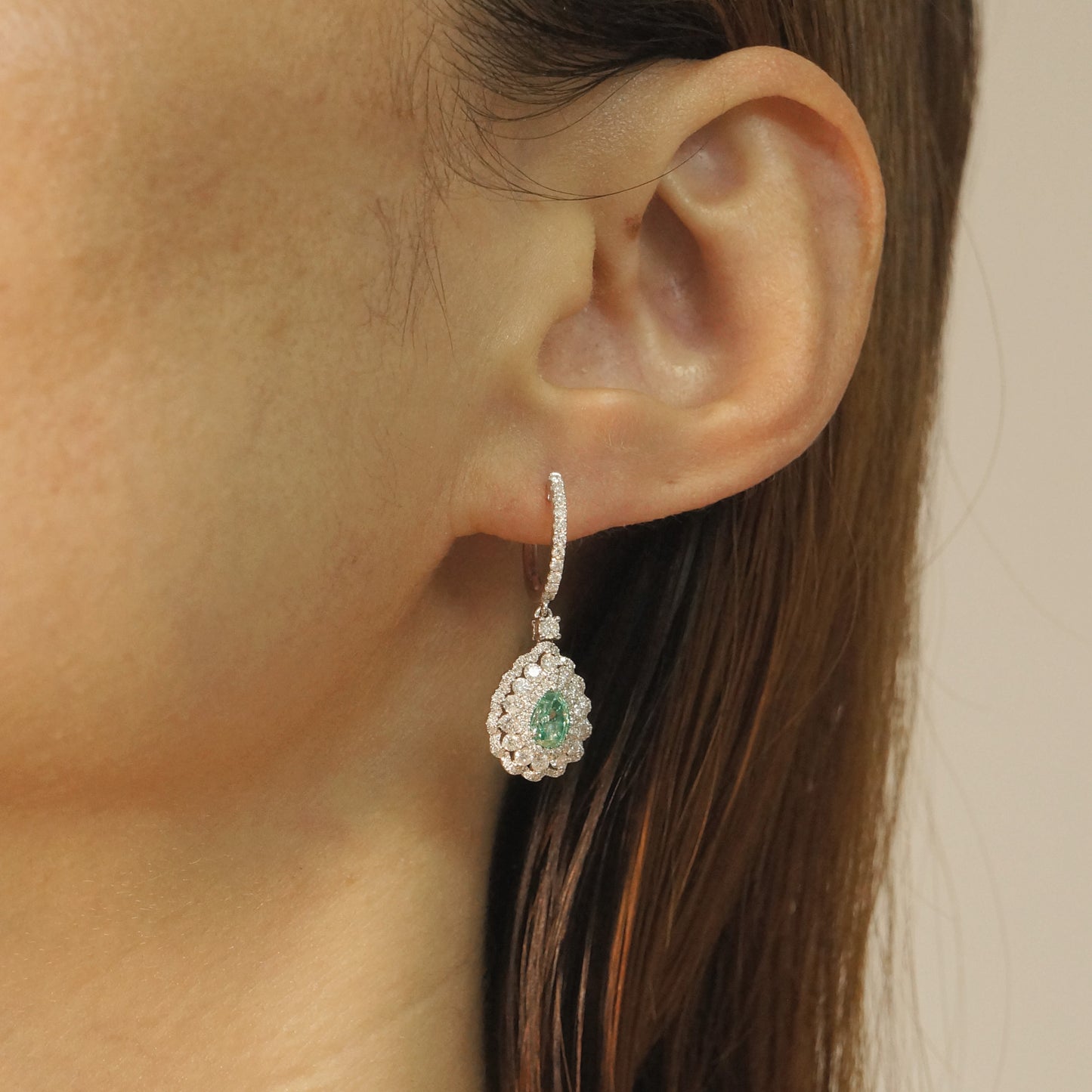 14k gold 2.26 ctw natural fancy green diamond & diamond earrings