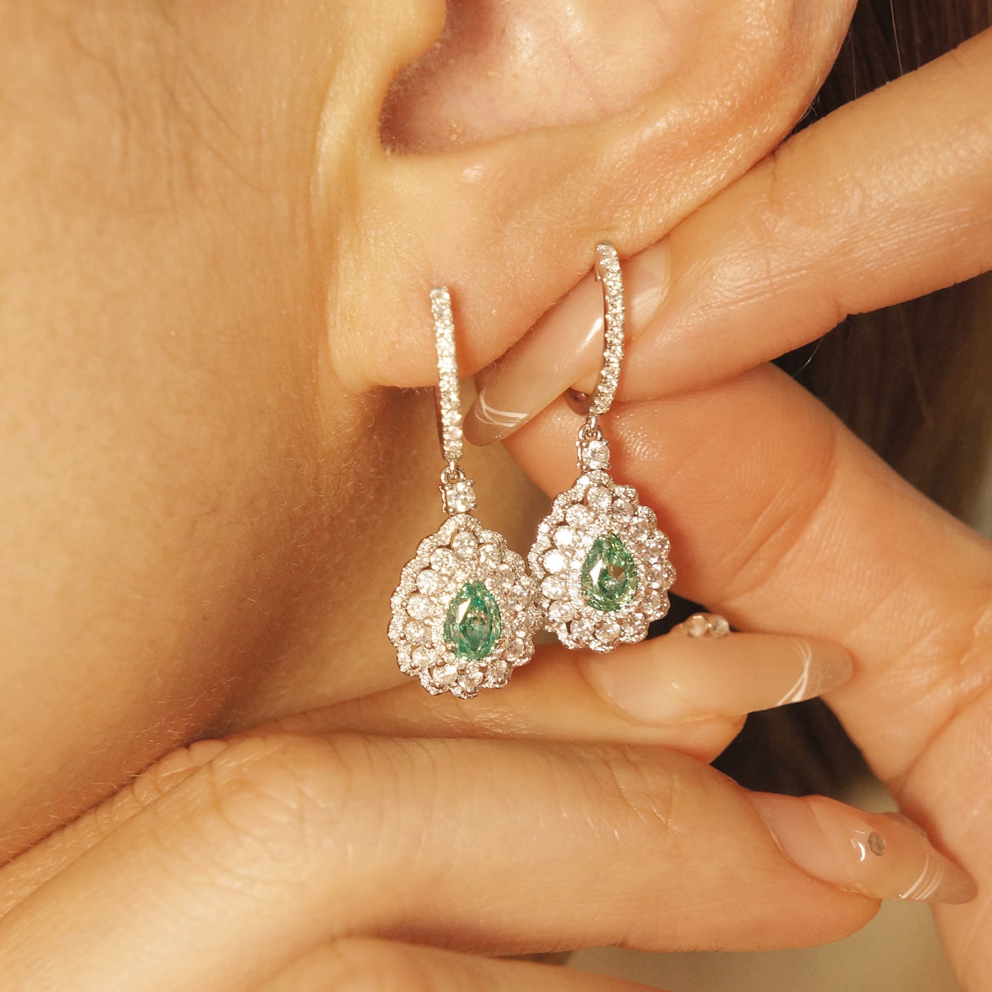 14k gold 2.26 ctw natural fancy green diamond & diamond earrings