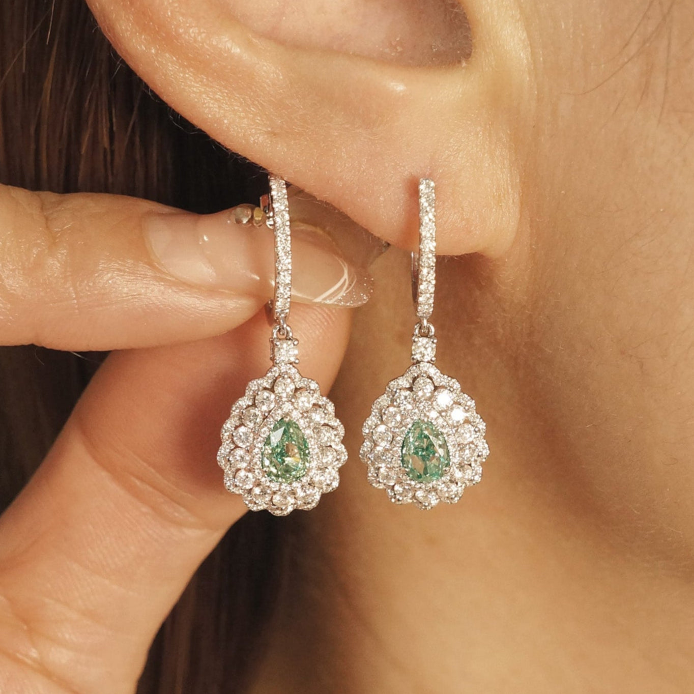 14k gold 2.26 ctw natural fancy green diamond & diamond earrings