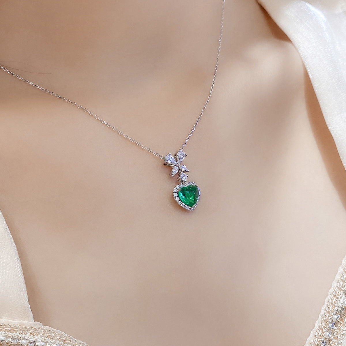 green emerald heart shaped pendant necklace in s925 sterling silver ,18k white gold plated