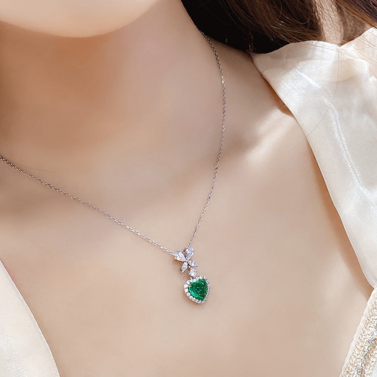 green emerald heart shaped pendant necklace in s925 sterling silver ,18k white gold plated