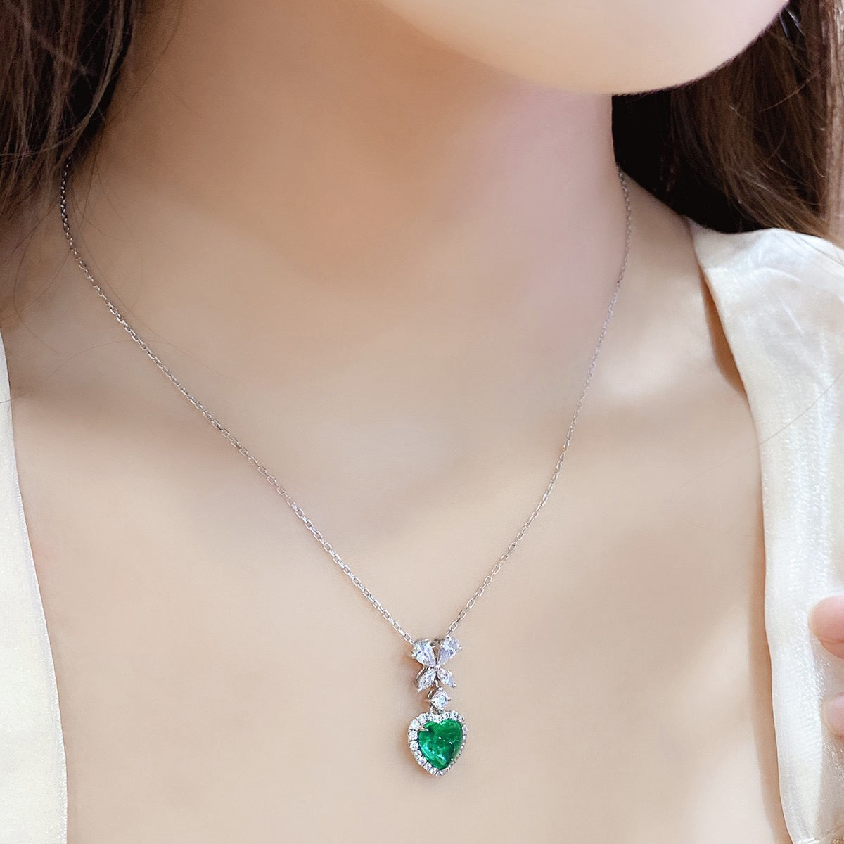 green emerald heart shaped pendant necklace in s925 sterling silver ,18k white gold plated