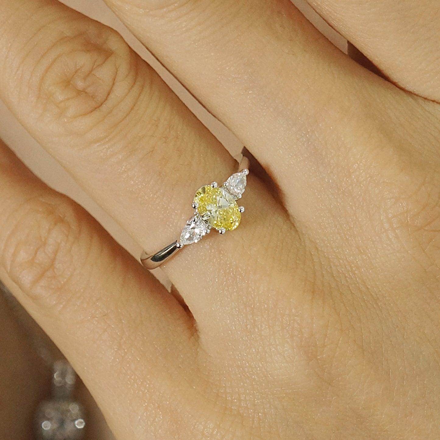 9k/14k/18k white gold 0.96 ctw lab grown fancy yellow diamond & diamond ring